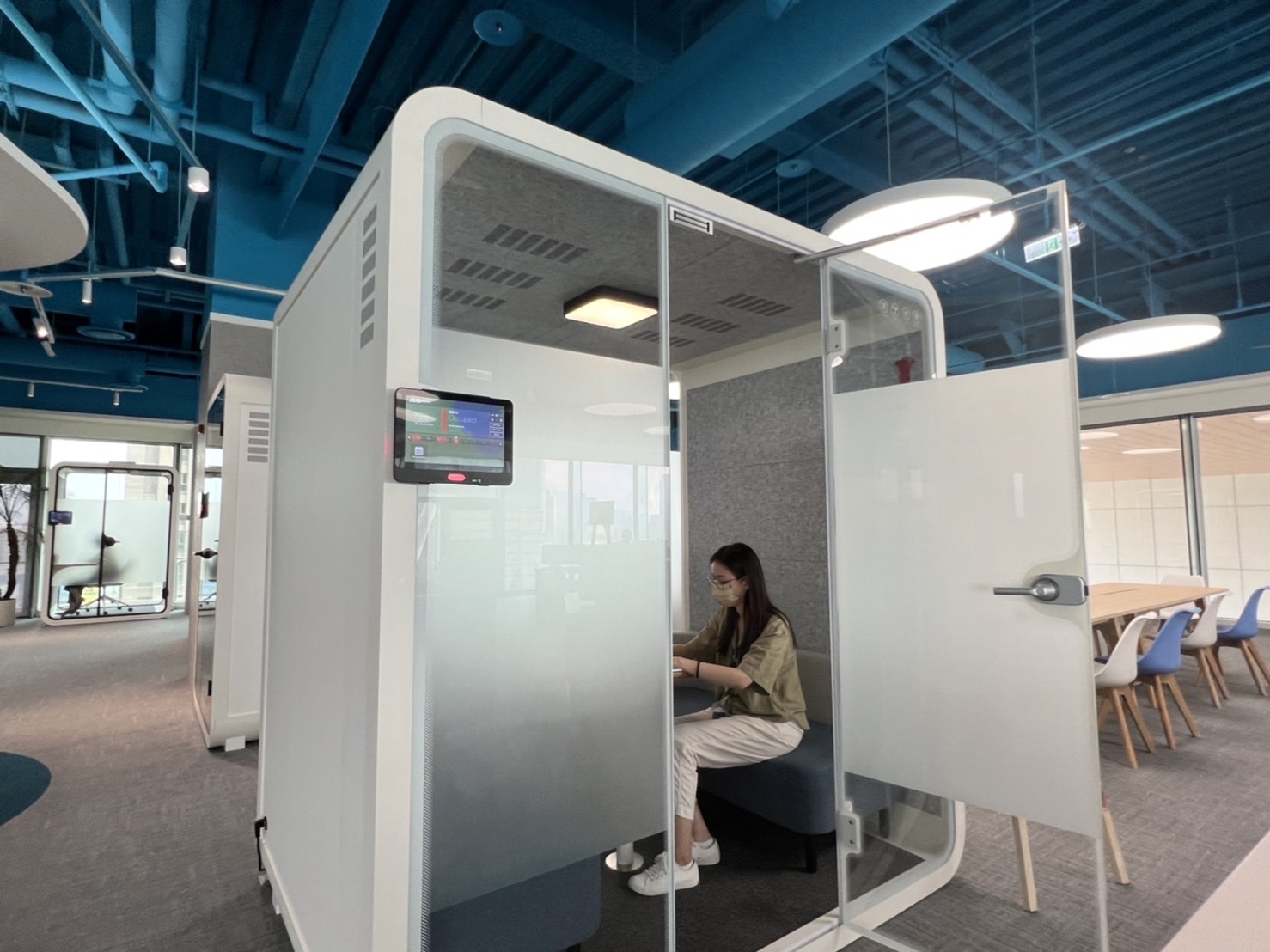 富易堂高雄據點的智慧行動辦公艙，展現富易堂在面板以外的研發應用軟實力